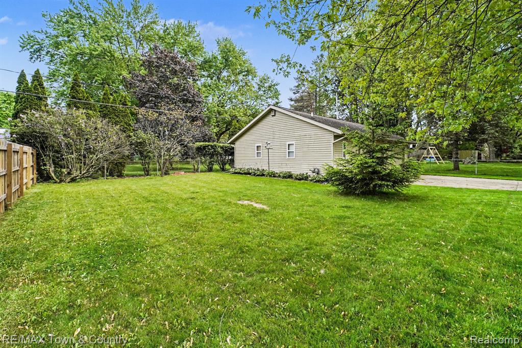 405 Terrace Drive, Flushing, MI 48433 — Photo 32