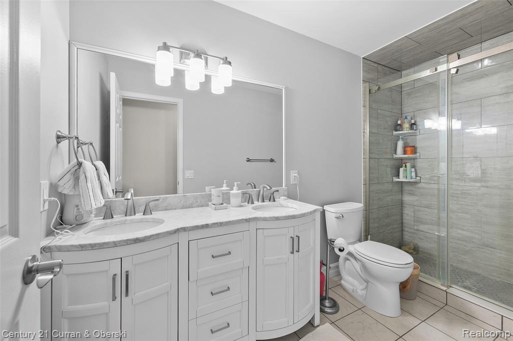 48279 Chesterfield Drive S, Dearborn, MI 48187 — Photo 23