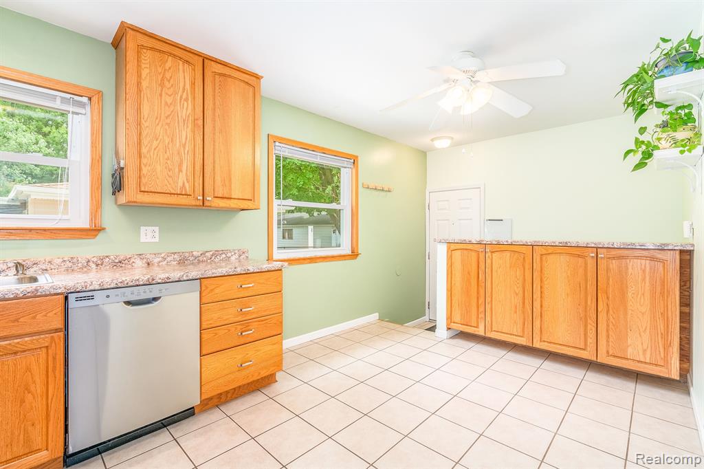 9705 HAMILTON Street, Belleville, MI 48111 — Photo 6