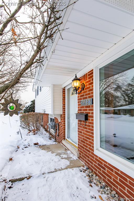 21123 Laurelwood Street, Farmington, MI 48336 — Photo 4