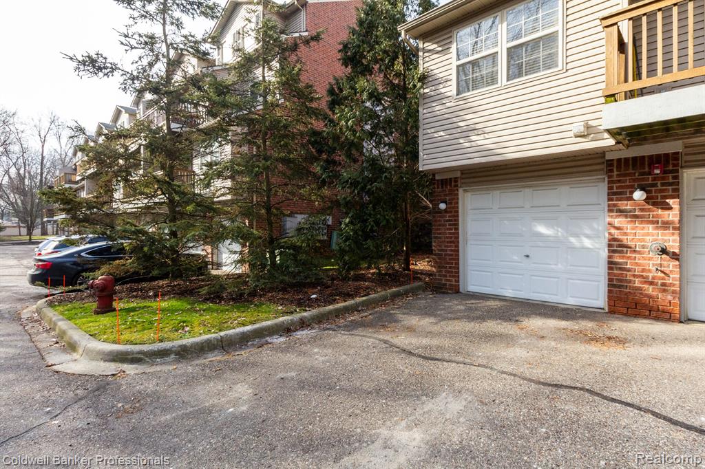 16962 FARMINGTON Road, Livonia, MI 48154 — Photo 31