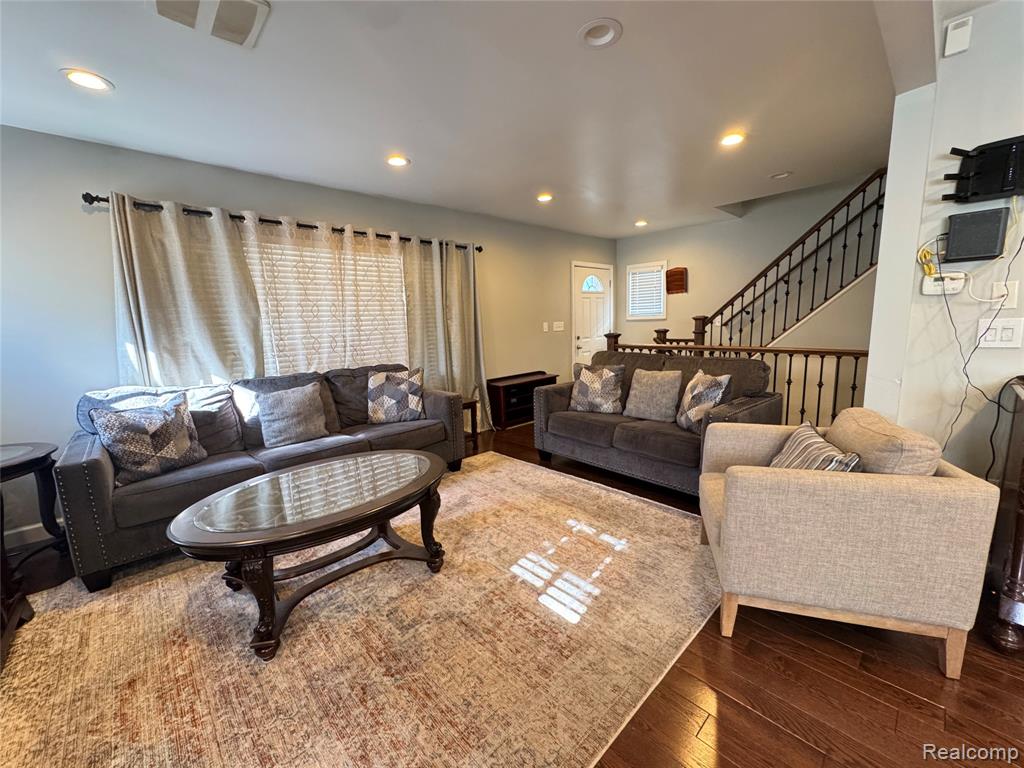 6438 Barrie Street, Dearborn, MI 48126 — Photo 2