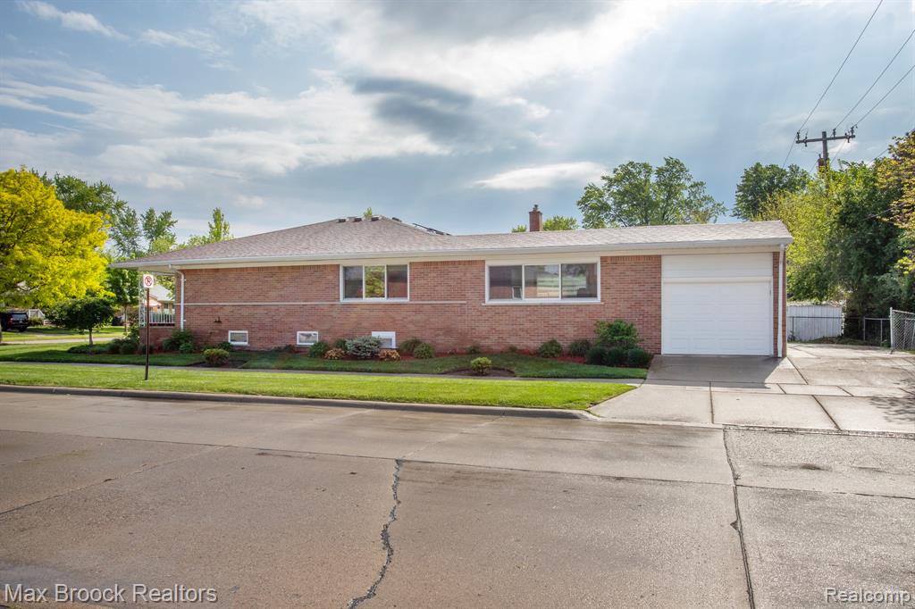 14271 Lincoln Street, Oak Park, MI 48237 — Photo 48
