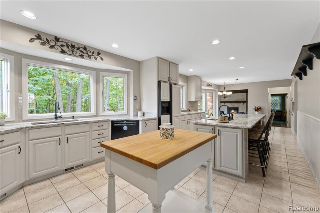 8291 Fawn Valley Circle, Clarkston, MI 48348 — Photo 12