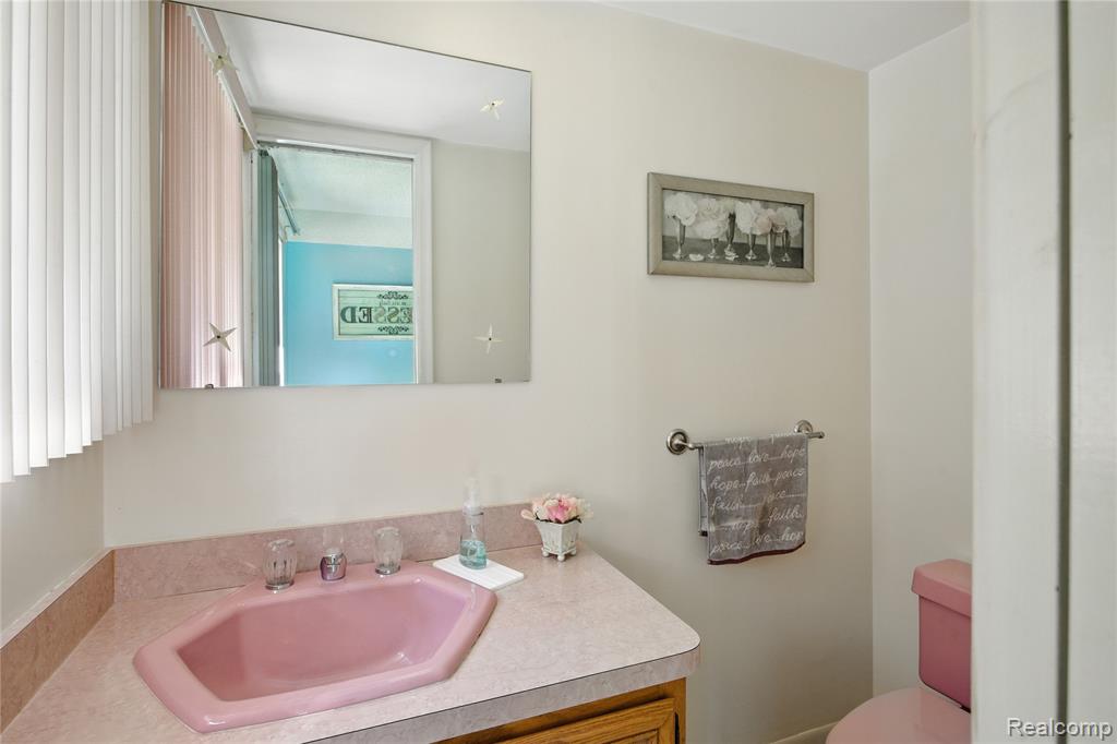 51088 Fairlane Drive, Shelby Twp, MI 48316 — Photo 27