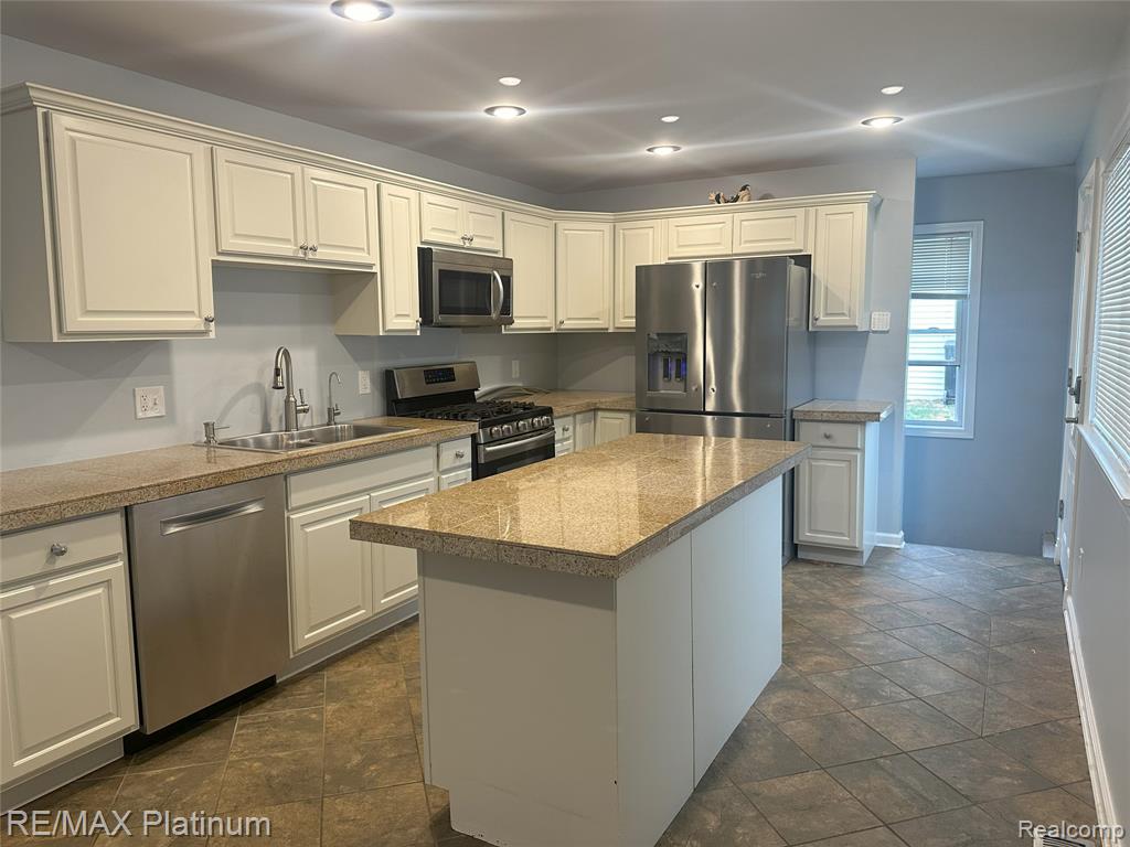 9927 GLASGOW Drive, Brighton, MI 48114 — Photo 3