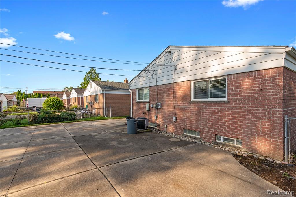 5836 Norborne Avenue, Dearborn Heights, MI 48127 — Photo 22