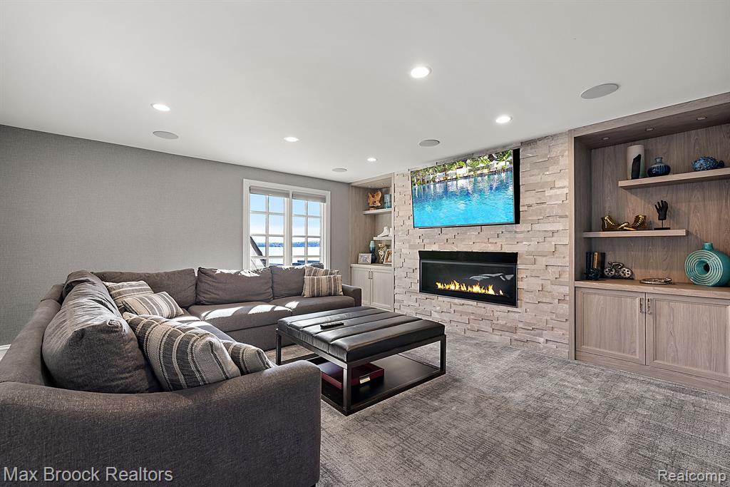 3251 W Shore Drive, Orchard Lake Village, MI 48324 — Photo 49