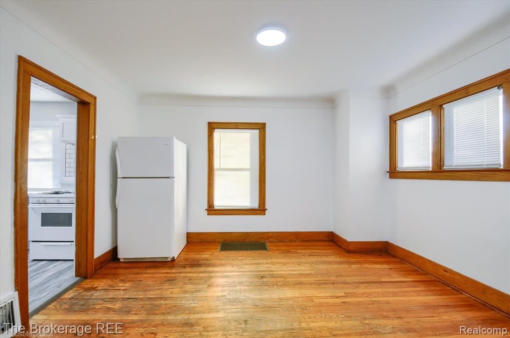 705 FRANK Street, Flint, MI 48504 — Photo 12