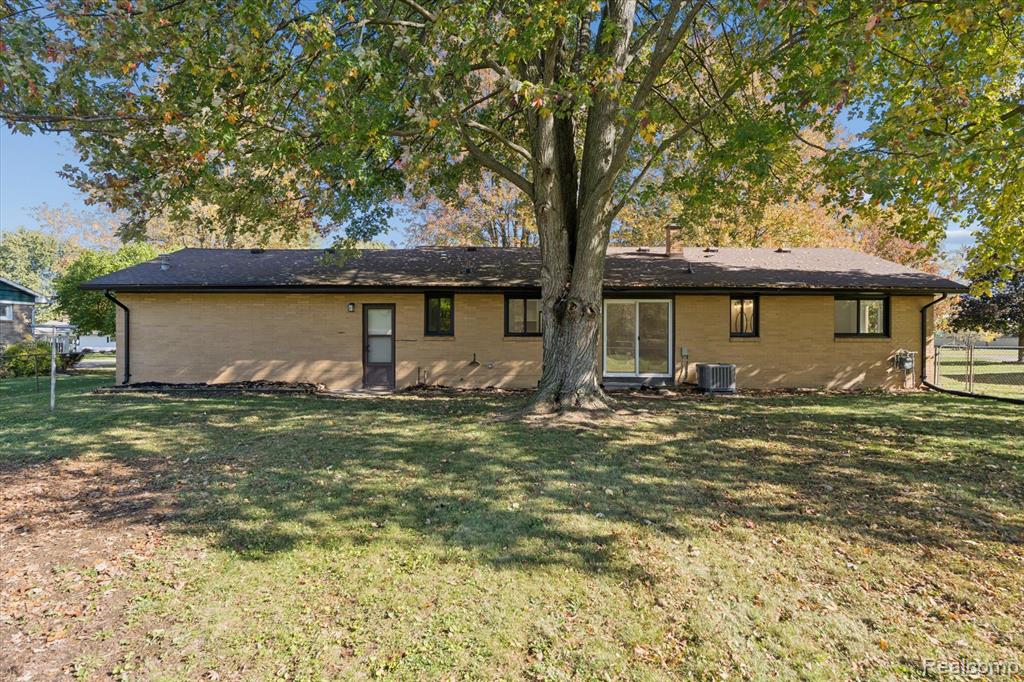 241 Raleigh Place, Lennon Vlg, MI 48449 — Photo 39