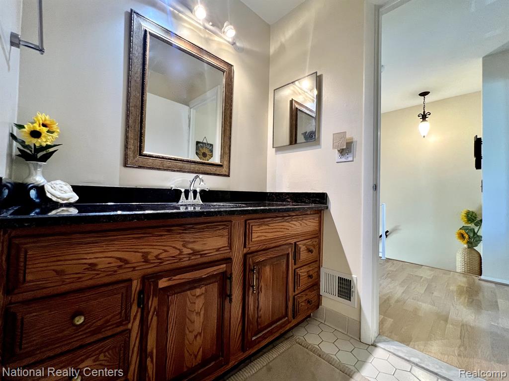 24584 BASHIAN Drive, Novi, MI — Photo 21