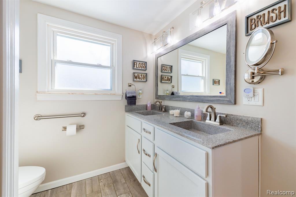 8425 HAMPTON Road, Grosse Ile, MI 48138 — Photo 22