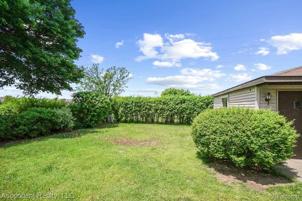 42763 MICHIGAN Drive, Sterling Heights, MI 48313 — Photo 23