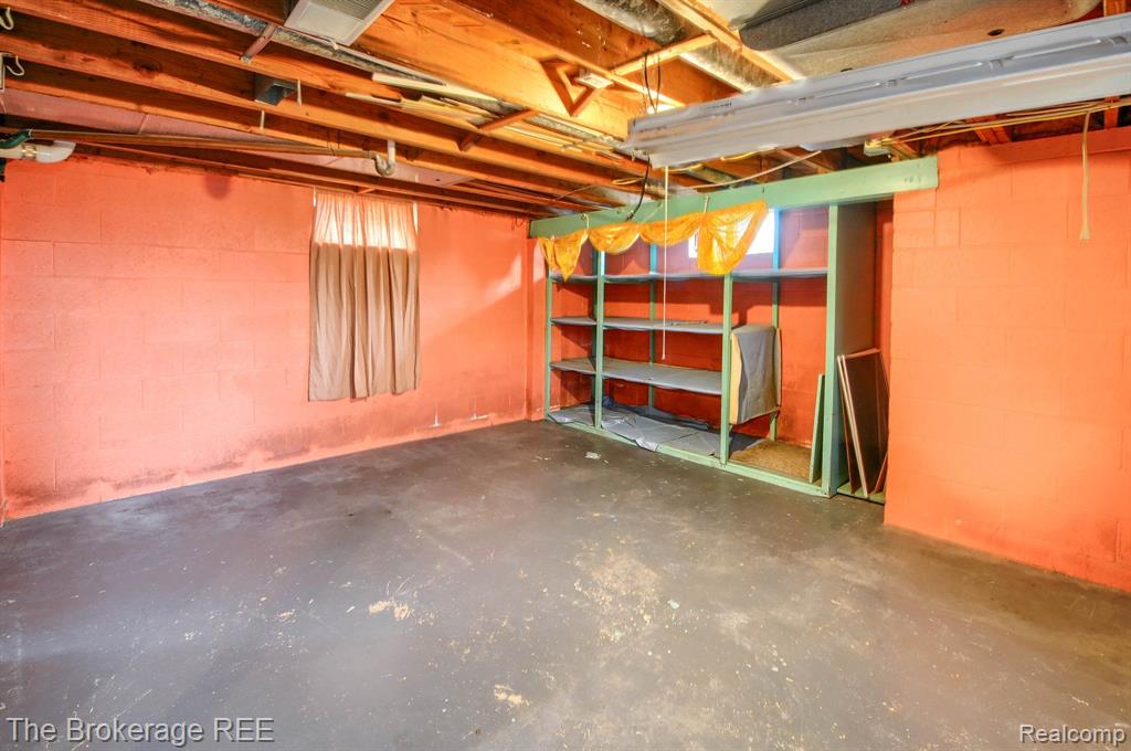 802 W HEMPHILL Road, Flint, MI 48507 — Photo 25