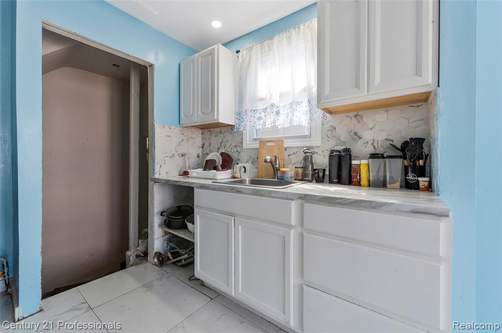 8040 Plainview Avenue, Detroit, MI 48228 — Photo 25