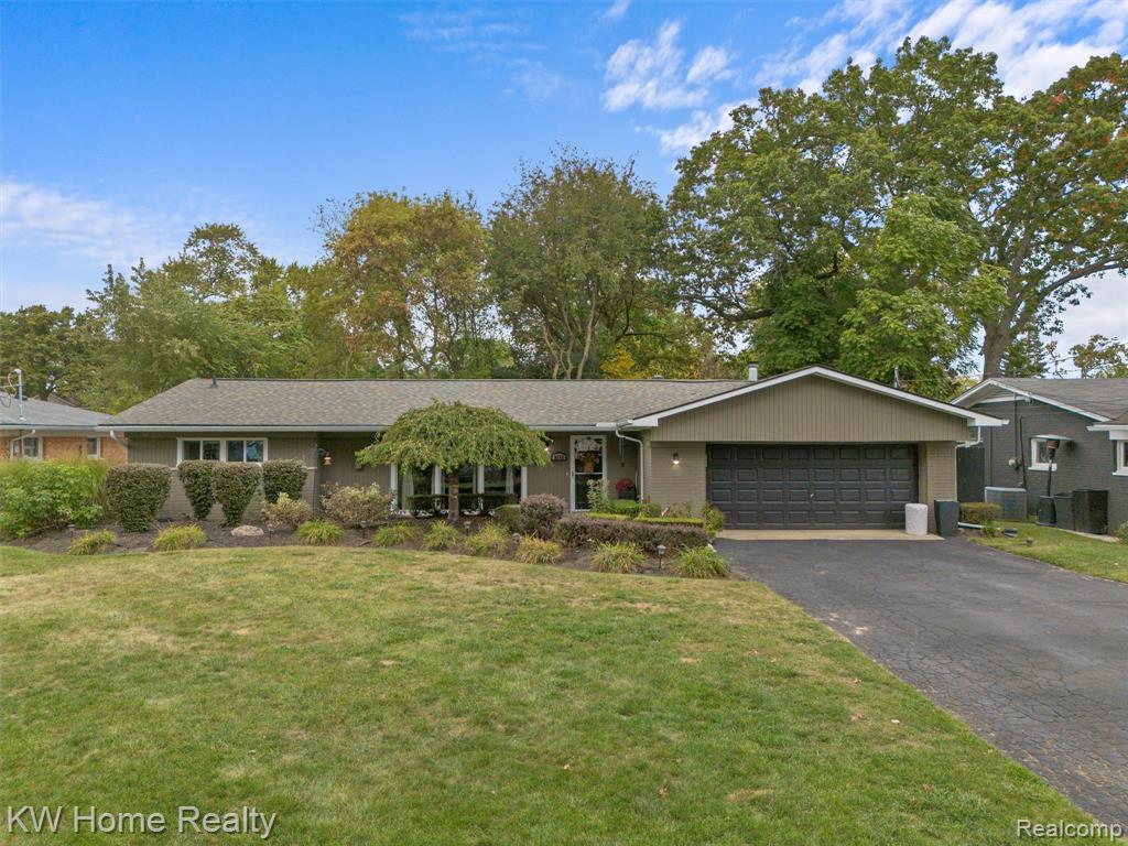 8648 Golfside Drive, Commerce Twp, MI 48382 — Photo 26