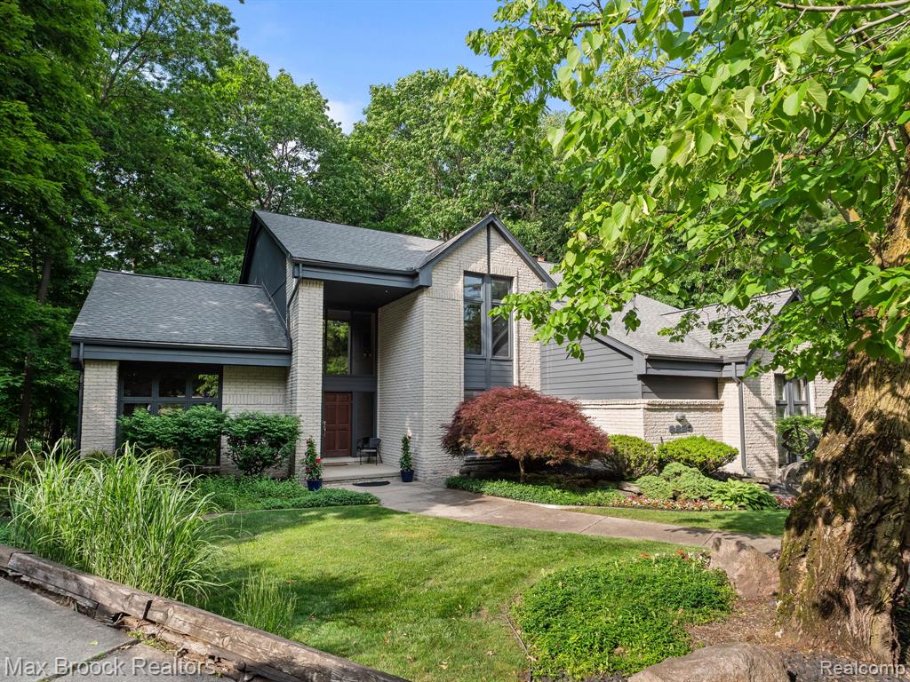 6224 Bromley Court, West Bloomfield, MI — Photo 4