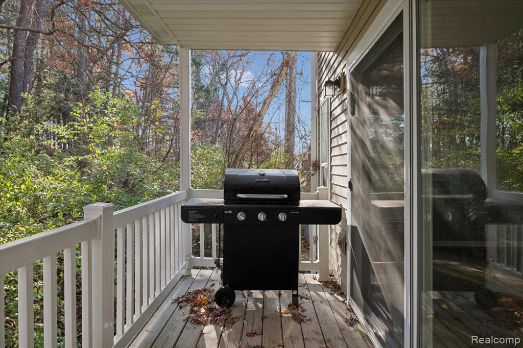 5585 Woodruff Shore Drive, Brighton, MI, 48116