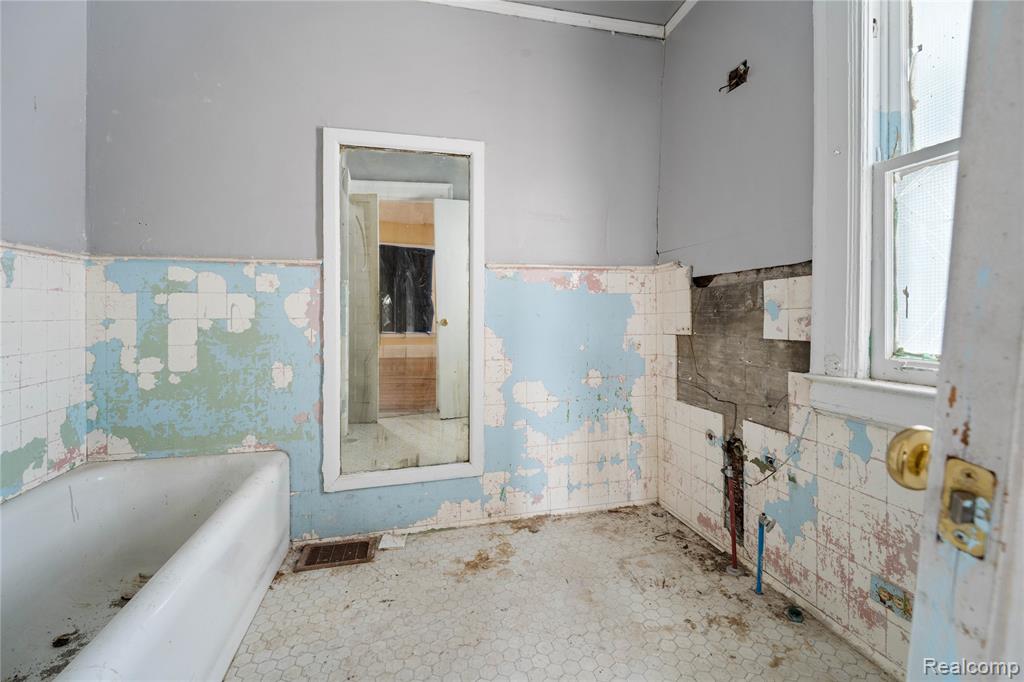 628 Taylor Street, Detroit, MI 48202 — Photo 22