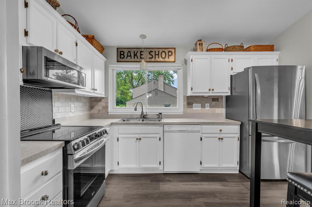 591 S Spinningwheel Lane, Bloomfield Hills, MI 48304 — Photo 10
