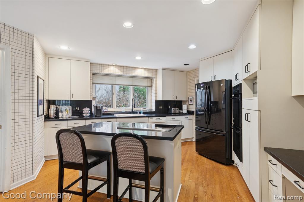 5104 Woodcliff Hill Road W, West Bloomfield, MI 48323 — Photo 21