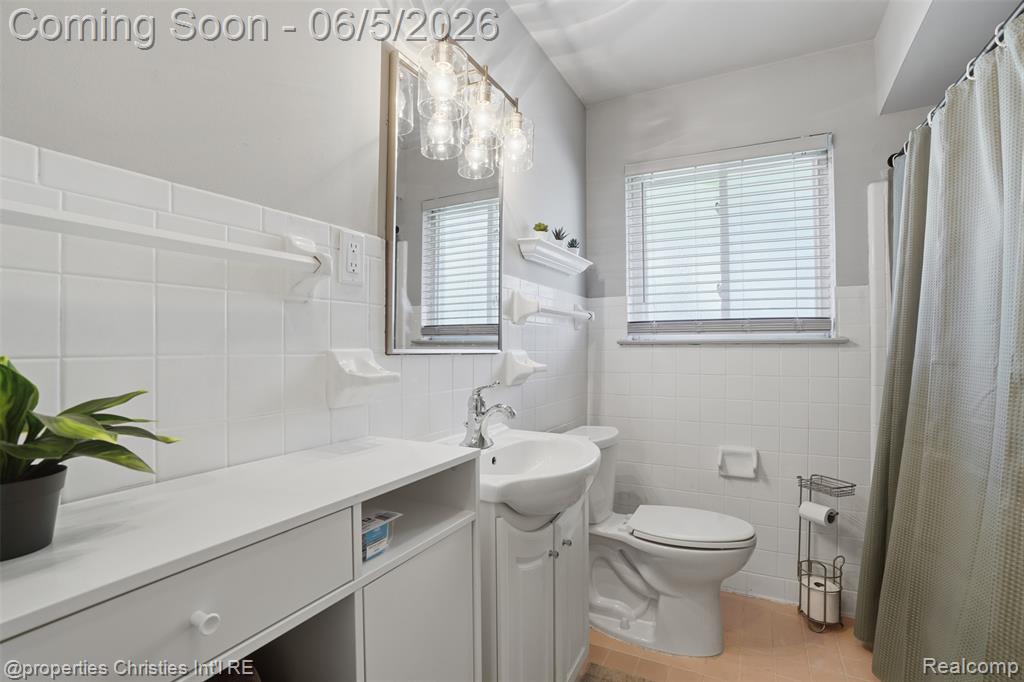 8982 Beatrice Street, Livonia, MI 48150 — Photo 18