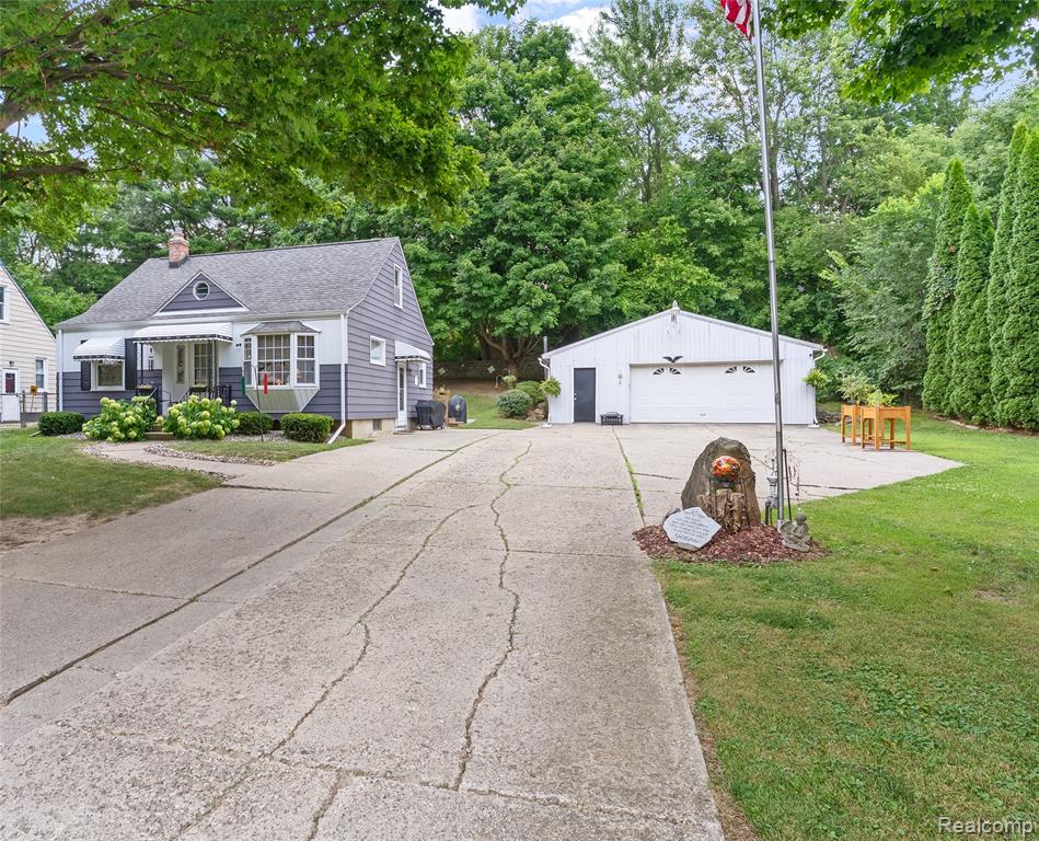 4602 Milton Drive, Flint, MI 48507 — Photo 2