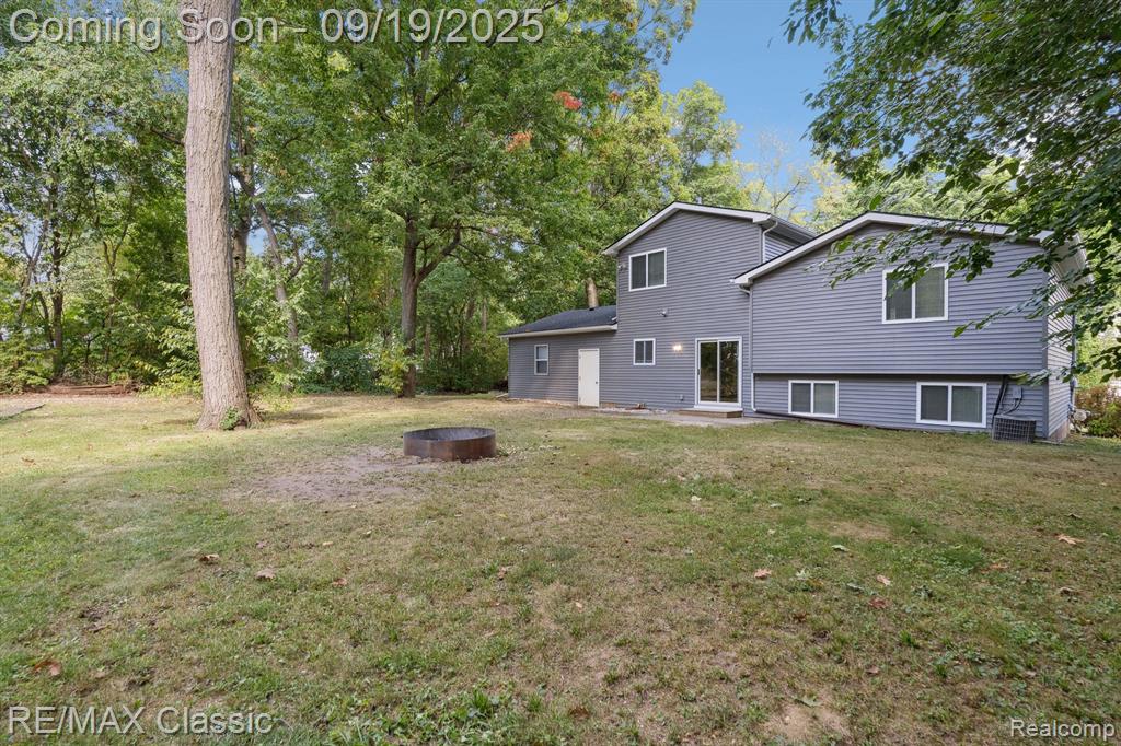 4335 Leroy Court, White Lake, MI 48383 — Photo 32