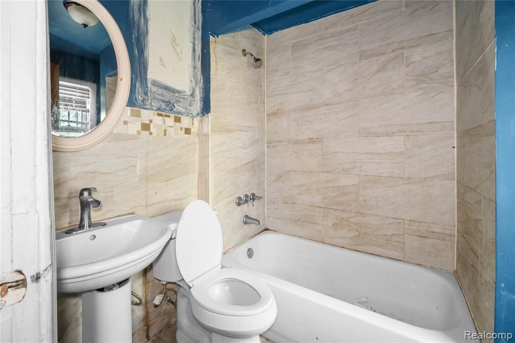 6886 Grandville Avenue, Detroit, MI 48228 — Photo 18