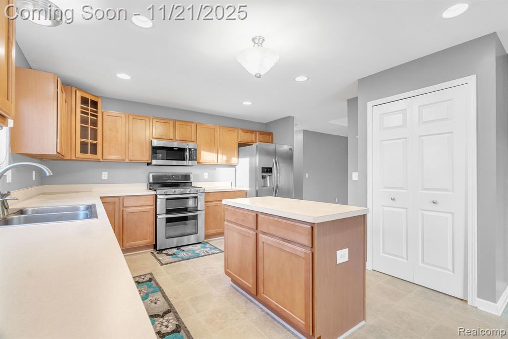 8224 Mary Ann Avenue, Shelby Twp, MI 48317 — Photo 11