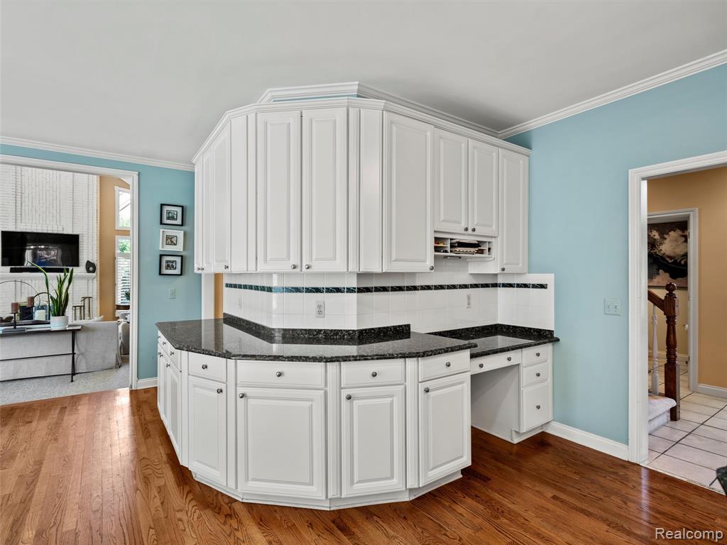 5657 Greenhill Drive, Troy, MI 48098 — Photo 21