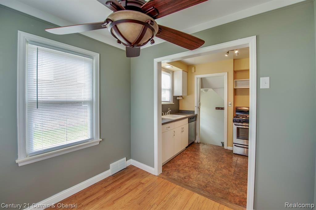 609 N BLAIR Avenue, Royal Oak, MI 48067 — Photo 9