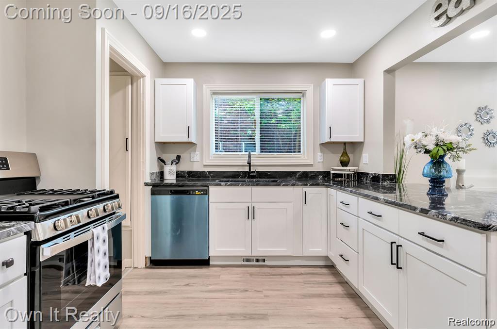 7743 Dolphin, Detroit, MI 48239 — Photo 14