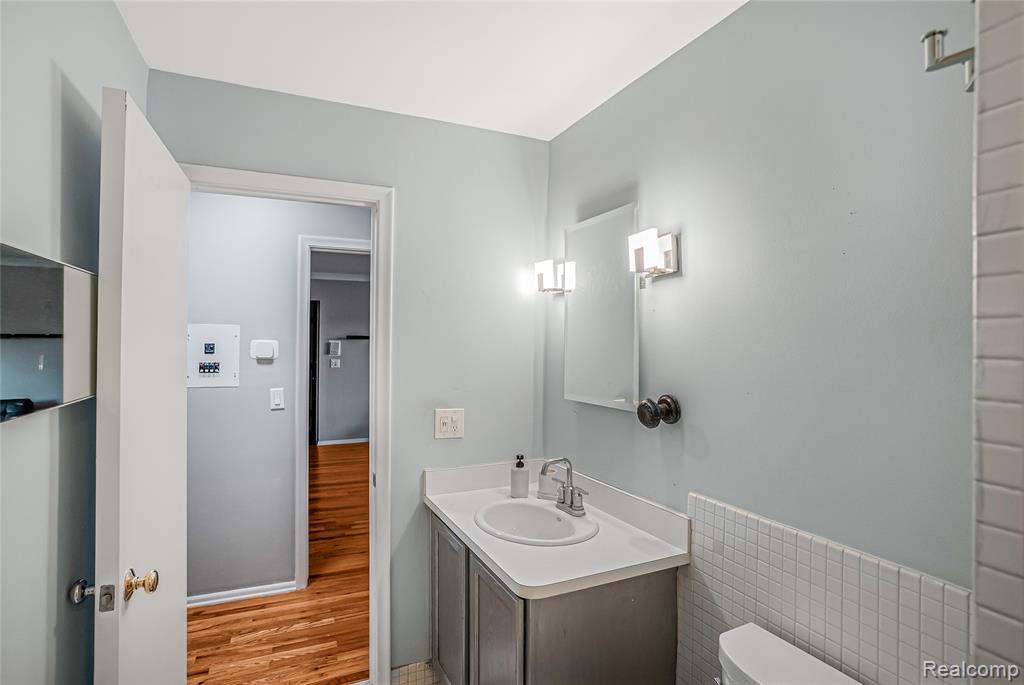 42266 Woodward Avenue, Bloomfield Hills, MI 48304 — Photo 23