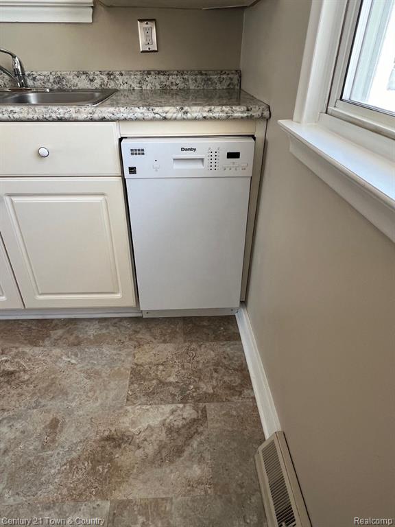 697 E ANNABELLE Avenue, Hazel Park, MI 48030 — Photo 22