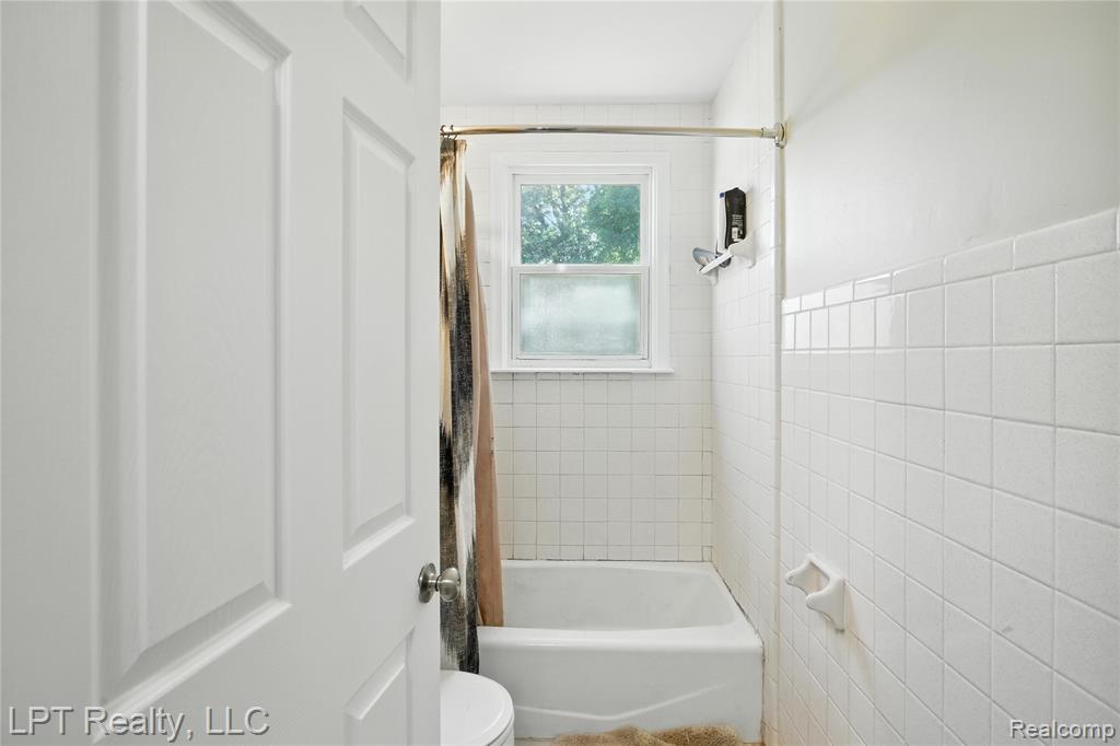 5576 Cleary Drive, Waterford, MI 48329 — Photo 8