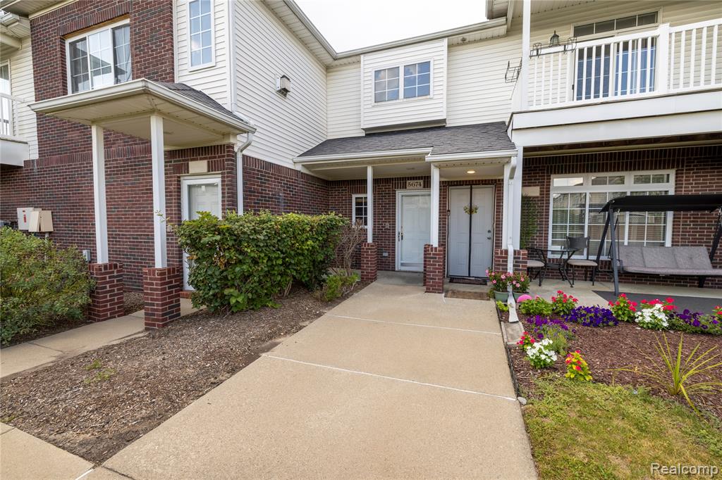 5674 Acorn Lane, Sterling Heights, MI 48314 — front exterior