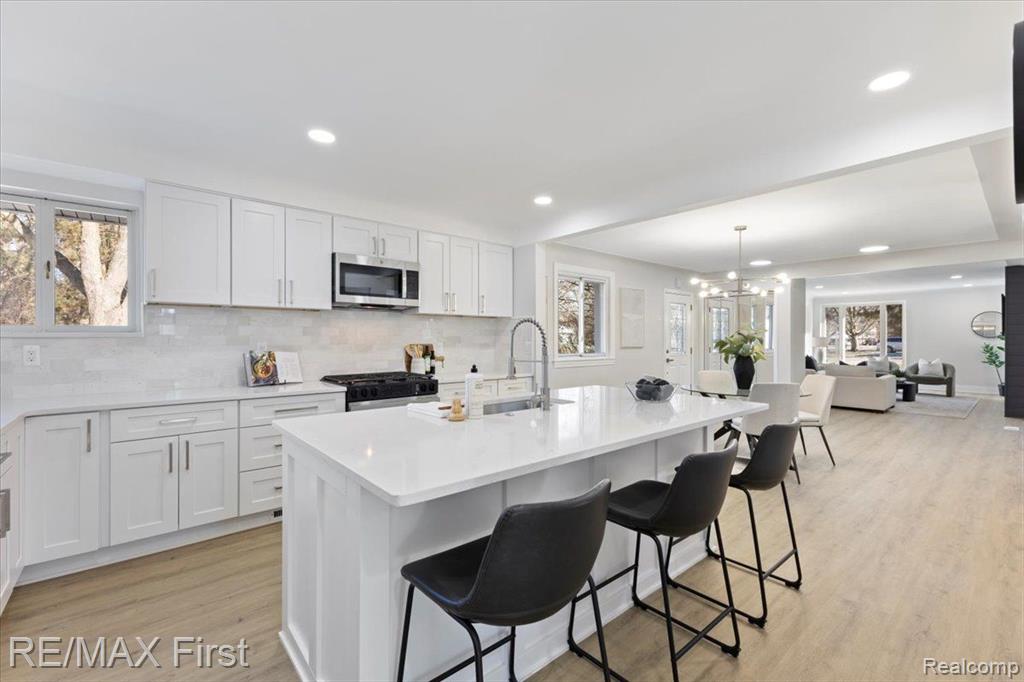 532 NICHOLS Road, Auburn Hills, MI 48326 — Photo 9