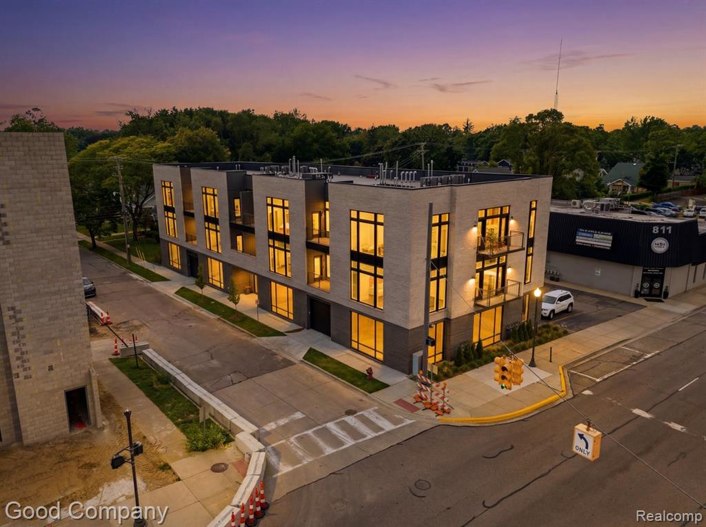110 Austin Avenue, 301, Royal Oak, MI 48067