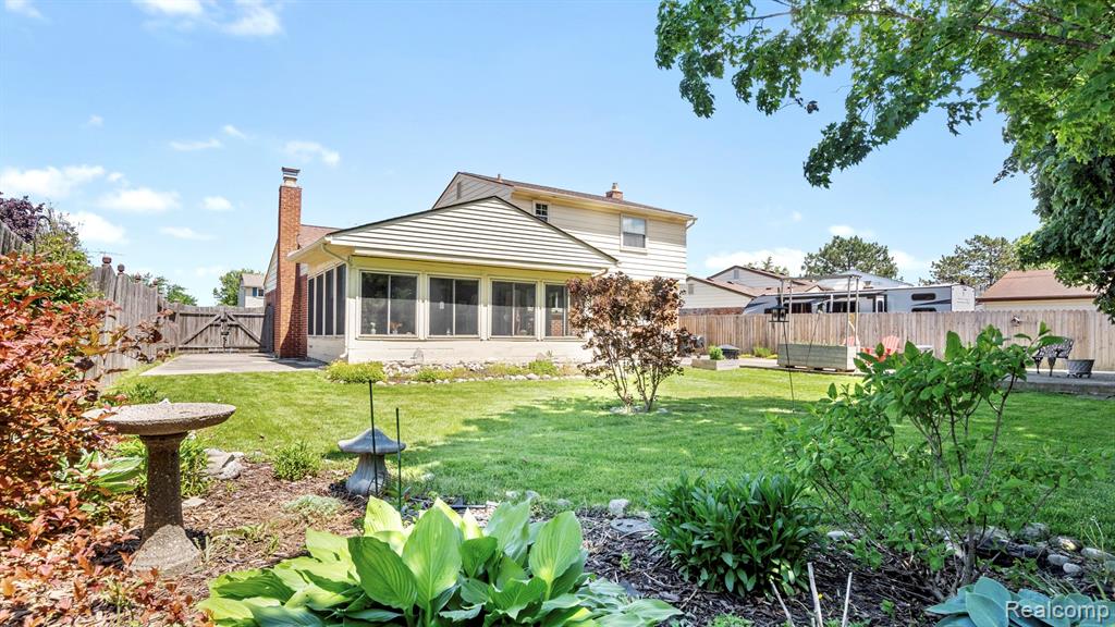 27654 Oakcrest Drive, Brownstown, MI 48183 — Photo 28