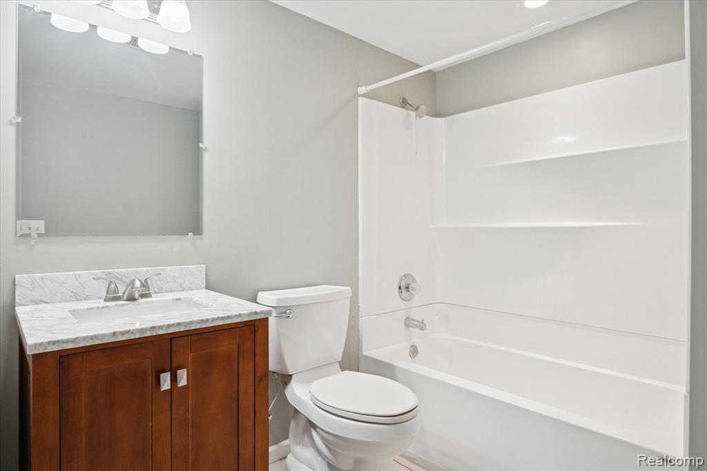 5585 Woodruff Shore Drive, Brighton, MI, 48116