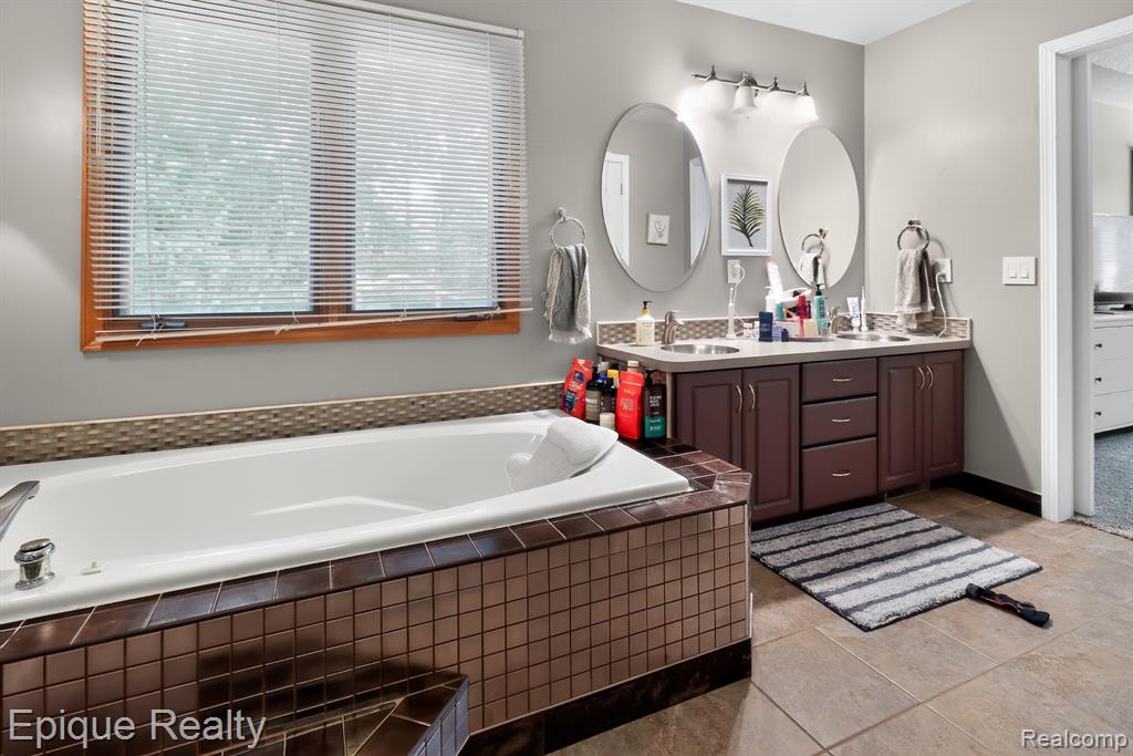 3333 Hemmingway Lane, Lambertville, MI 48144 — Photo 24