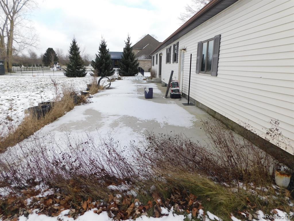 410 GOLF VIEW Drive, Sandusky, MI 48471 — Photo 9