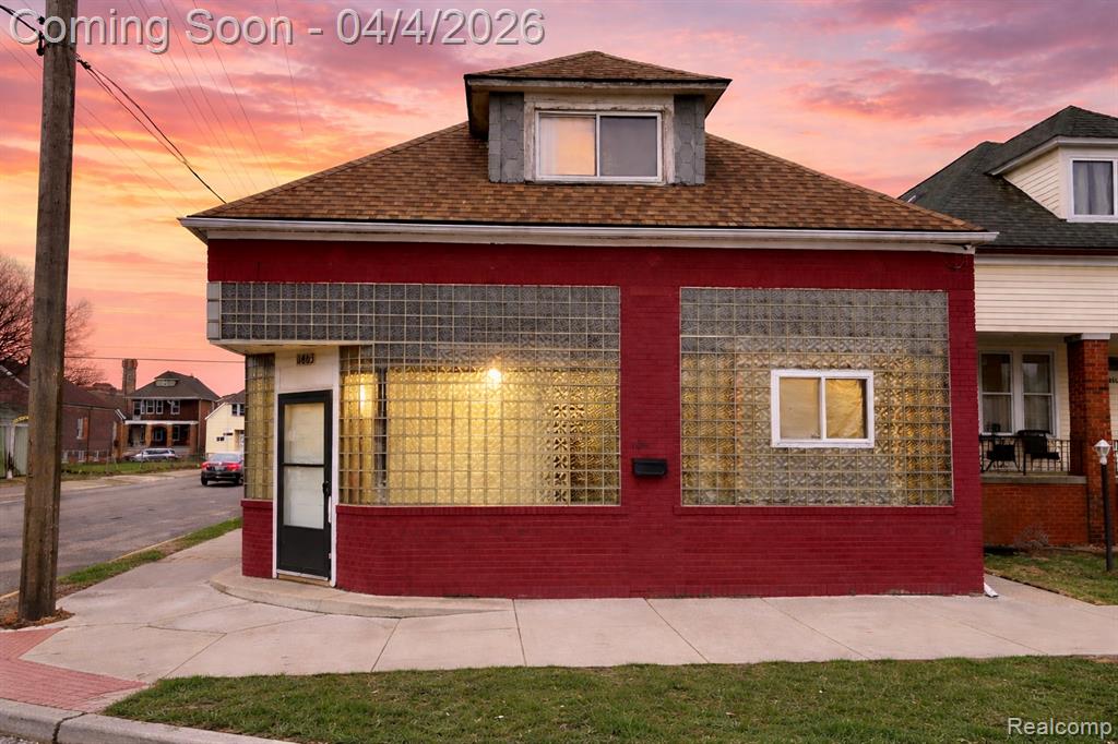 11603 KLINGER Street, Hamtramck, MI 48212 — Photo 2