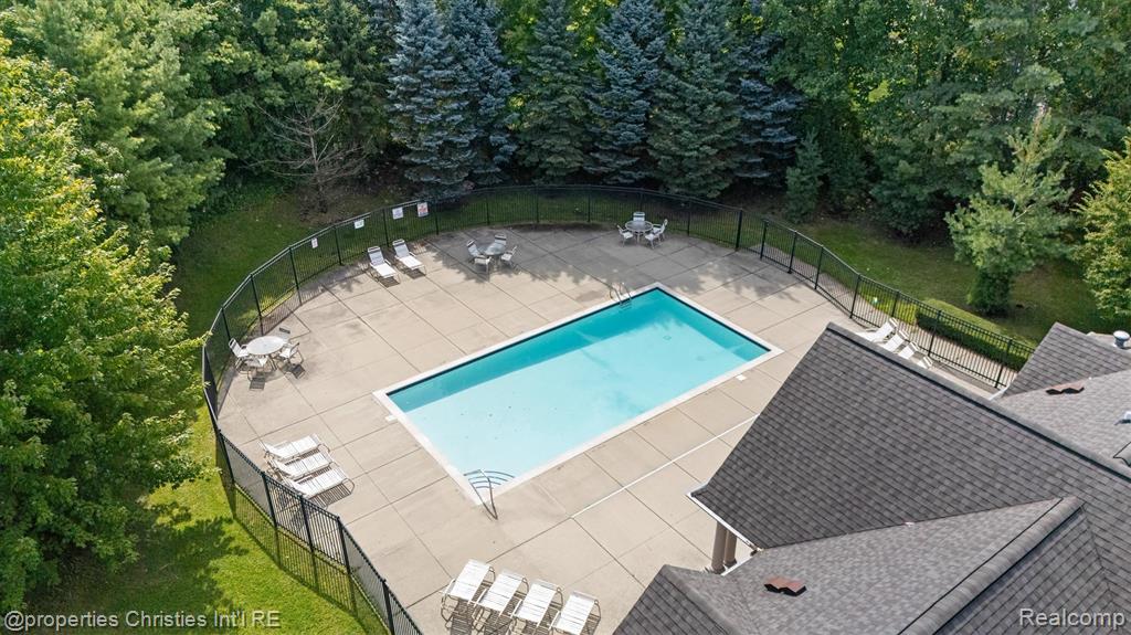 27087 Victoria Road, Novi, MI — Photo 38