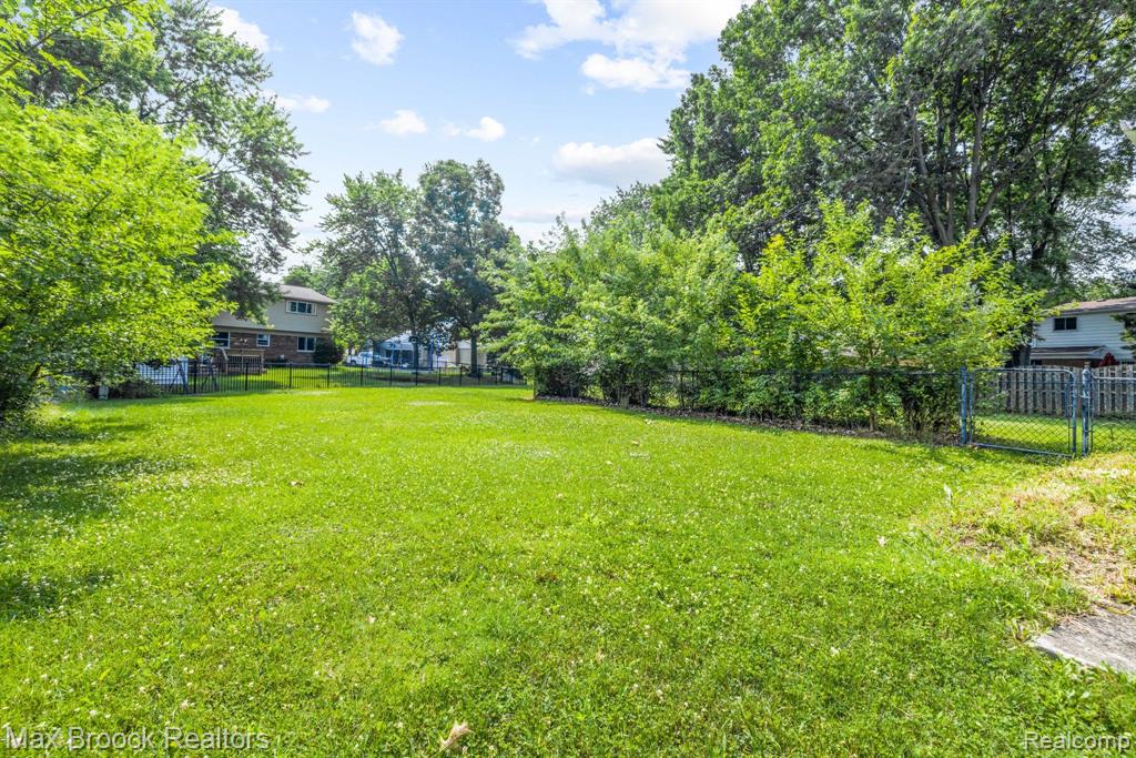 5718 Marble Drive, Troy, MI 48085 — Photo 26