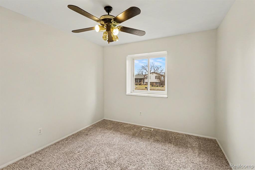 4483 Columbine Avenue, Burton, MI 48529 — Photo 12