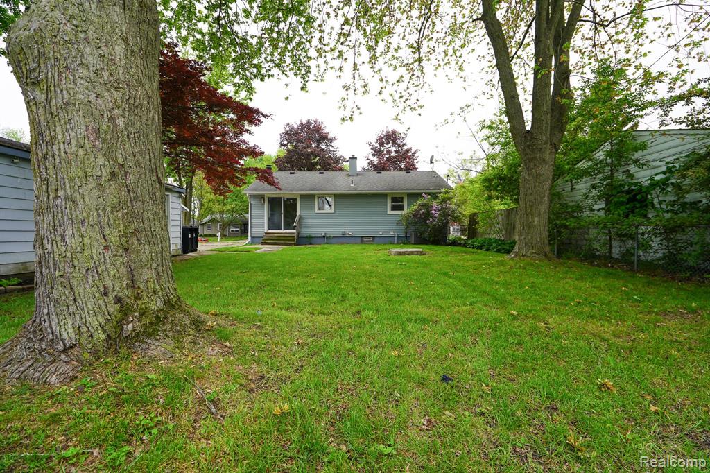598 COVINGTON Street, South Lyon, MI 48178 — Photo 9
