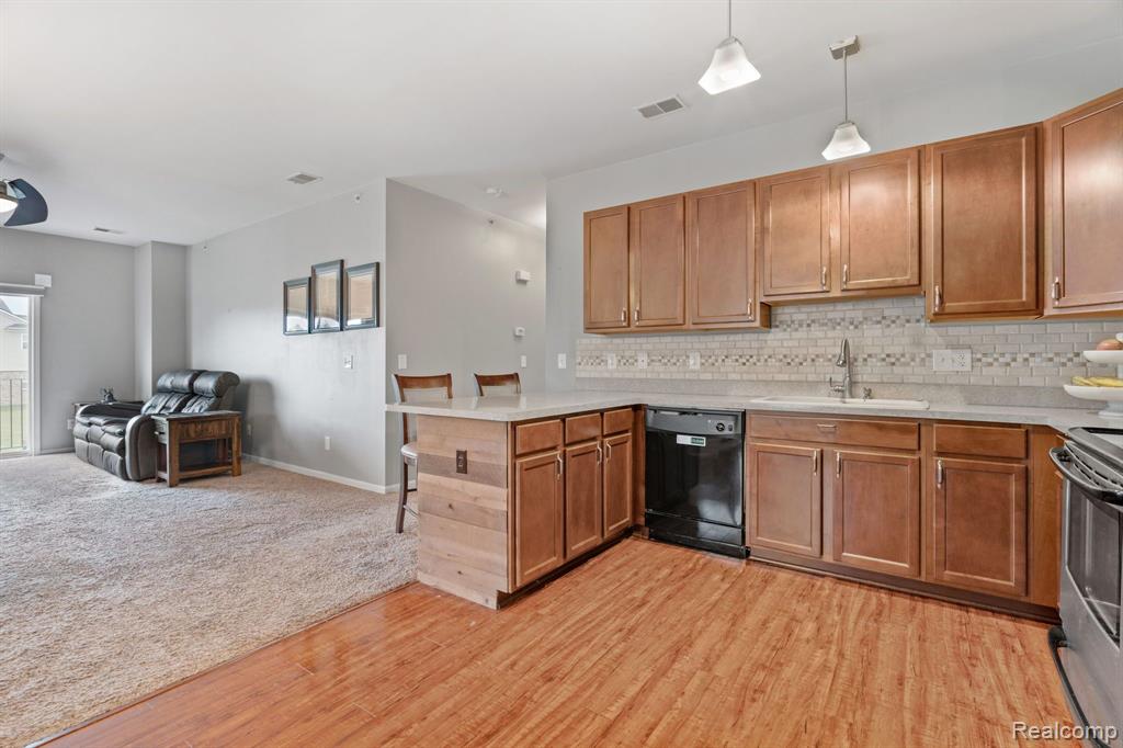 10086 RIDGE RUN Street, 36, Howell, MI 48855 — Photo 8
