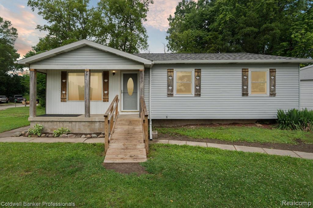 326 EAST Street, Holly, MI 48442 — front exterior